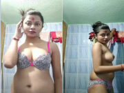Sexy Indian Girl Shows Boobs